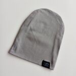 Pilkos spalvos kepurė