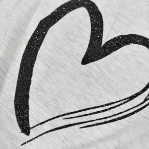 komplektukas-vasarai-mergaitei-su-palaidine-trumpa-sortai-su-blizgancia-sirdute-drugeliukai.lt