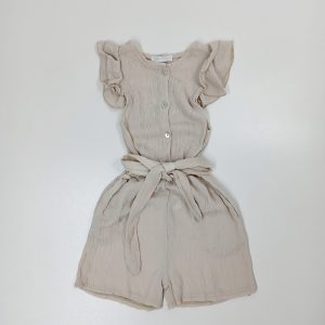 smelio-spalvos-muslino-kombinezonas-mergaitem-su-kisenemis-priekis-drugeliukai.lt