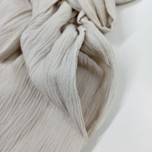 smelio-spalvos-muslino-kombinezonas-mergaitem-su-kisenemis-priekis-kisene-drugeliukai.lt