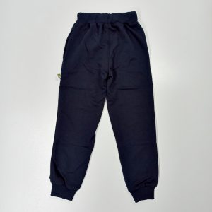 treningines-kelnes-berniukui-su-uzrasu-sone-su-kisenemis-tamsiai-melynos-nugara-drugeliukai.lt