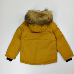 garstyciu-spalvos-striuke-su-kailiu-viduje-kapisonas-su-kailiu-ilgos-rankoves-berniukui-parka-nugara-drugeliukai.lt