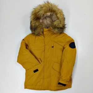 garstyciu-spalvos-striuke-su-kailiu-viduje-kapisonas-su-kailiu-ilgos-rankoves-berniukui-parka-priekis-drugeliukai.lt