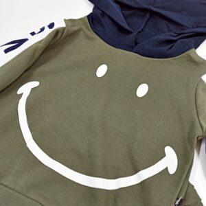 komplektukas-su-sypsena-ir-uzrasu-dzmeperis-ir-kelnes-siauri-galai-kapisonas-chaki-spalvos-drugeliukai.lt