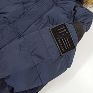 melynos-spalvos-striuke-ziemai-rudeniui-viduje-su-kailiuku-ilgesne-striuke-kapisonas-su-kailiuku-kisenes-dekoruota-rankove-drugeliukai.lt