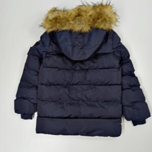 melynos-spalvos-striuke-ziemai-rudeniui-viduje-su-kailiuku-ilgesne-striuke-kapisonas-su-kailiuku-kisenes-nugara-drugeliuka.lt