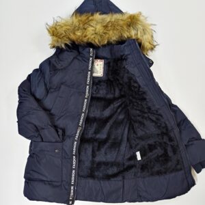 melynos-spalvos-striuke-ziemai-rudeniui-viduje-su-kailiuku-ilgesne-striuke-kapisonas-su-kailiuku-kisenes-vidus-drugeliukai.lt