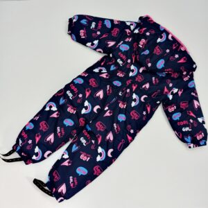 rudeninis-zieminis-vientisas-kombinezonas-mergaitei-su-kapisonu-margas-tamsiai-melynas-rubai-vaikams-vidus-su-flisu-nugara-drugeliukai.lt