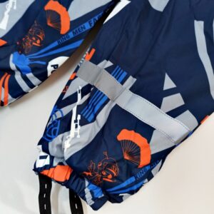 zieminis-rudeniui-kombinezonas-berniukui-pilka-oranzine-viduje-flanele-su-kapisonu-neperpuciamas-neperlijamas-klesne-su-atsvaito-juostele-drugeliukai.lt