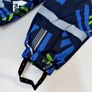 zieminis-rudeniui-kombinezonas-berniukui-zalia-melyna-viduje-flanele-su-kapisonu-neperpuciamas-neperlijamas-klesne-su-atsvaitu-drugeliukai.lt