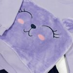 trikotazinis-komplektukas-mergaitei-su-pukeliu-viduje-pasiltintas-rubai-vaikams-meskutis-violetines-spalvos-dzemperis-kelnes-drugeliukai.lt