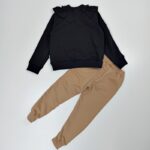 trikotazinis-stilingas-grazus-komplektukas-mergaitei-dzmeperis-kelnes-su-kisenemeis-su-sirdutes-aplikacija-vaiku-rubai-nugara-drugeliukai.lt