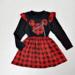 languota-suknele-su-mikes-aplikacija-ir-priutais-sparniukais-juoda-raudona-kaledoms-mergaitei-rubai-vaikams-priekis/drugeliukai.lt