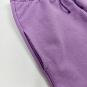 violetines-spalvos-kelnes-augancios-trikotazines-laisvalaikiui-priekis-kisene-drugeliukai