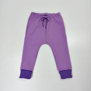 violetines-spalvos-kelnes-augancios-trikotazines-laisvalaikiui-priekis-uzlenkta-drugeliukai