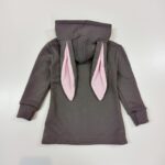 Trikotažinis džemperis su ausytėmis "Pilka" - Image 4