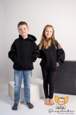 Platus džemperis su pūkeliu